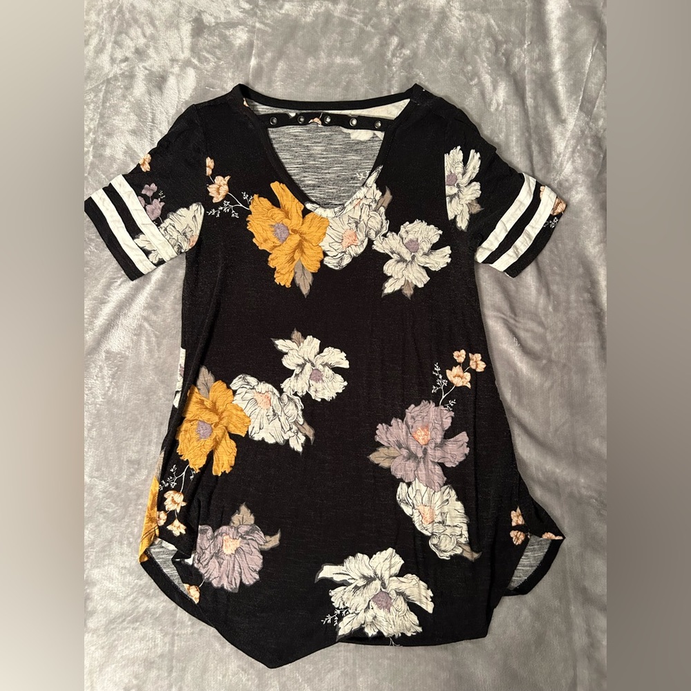 Maurices 24/7 Flowered Baseball Tee with Cutout Neckline Medium